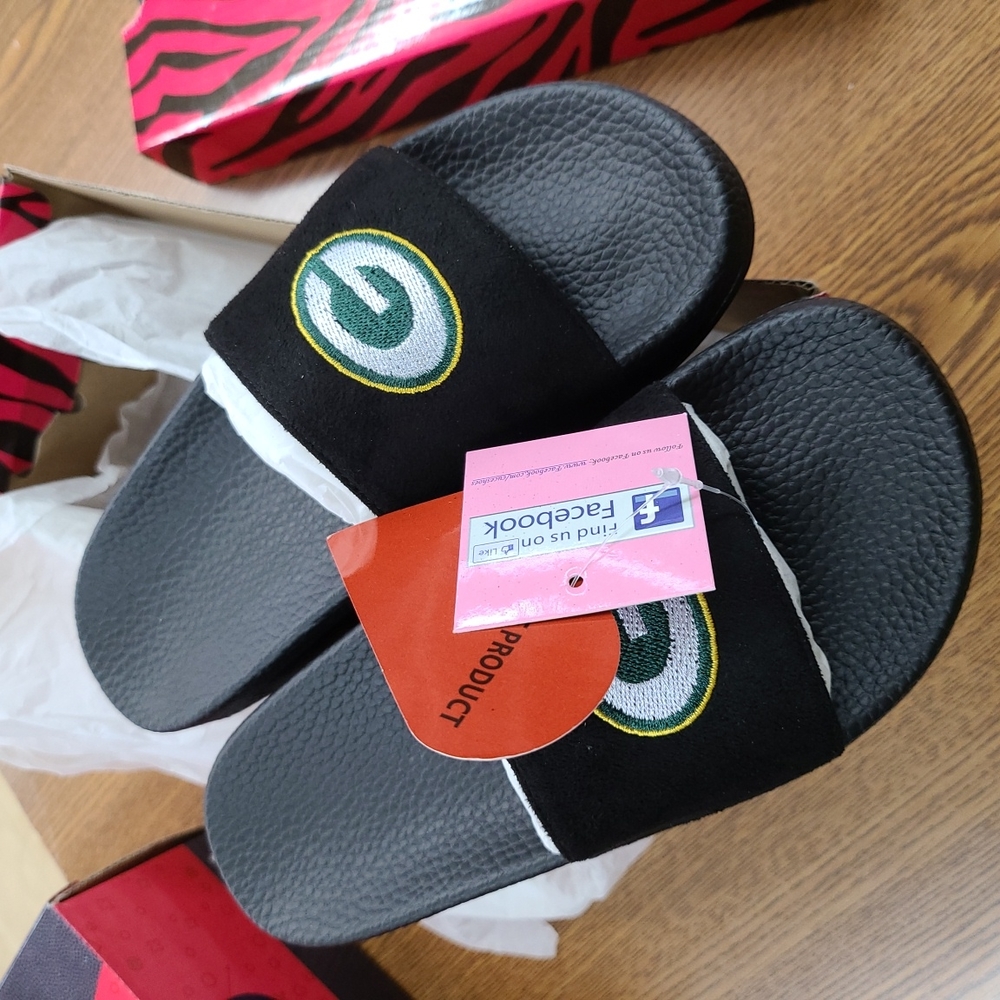 Nib women's packers slides